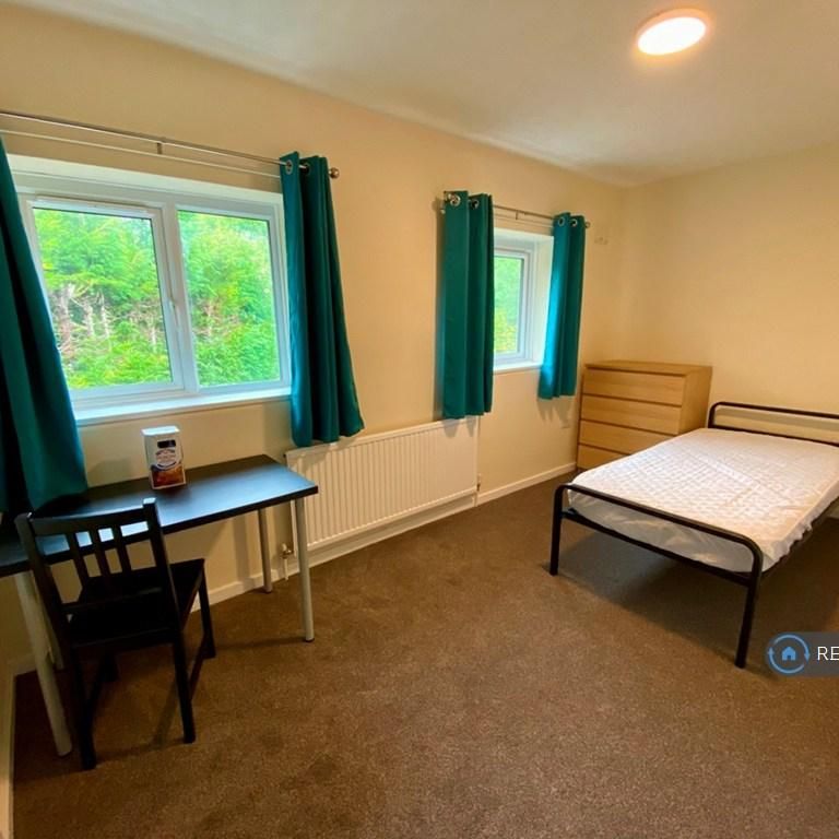 5 bedroom semi-detached house to rent - Photo 1