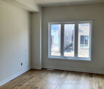 Detached Home For Lease | X8132228 - Photo 2