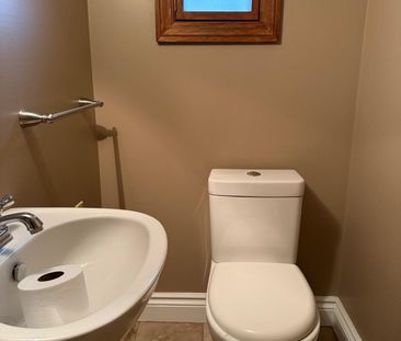 For Lease - 12 Monkton Avenue, Toronto, Ontario - Photo 6