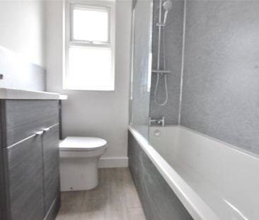 4 bedroom end of terrace house to rent - Photo 4