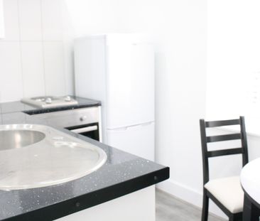 Studio Flat, Russell Street, RG1 - Photo 2