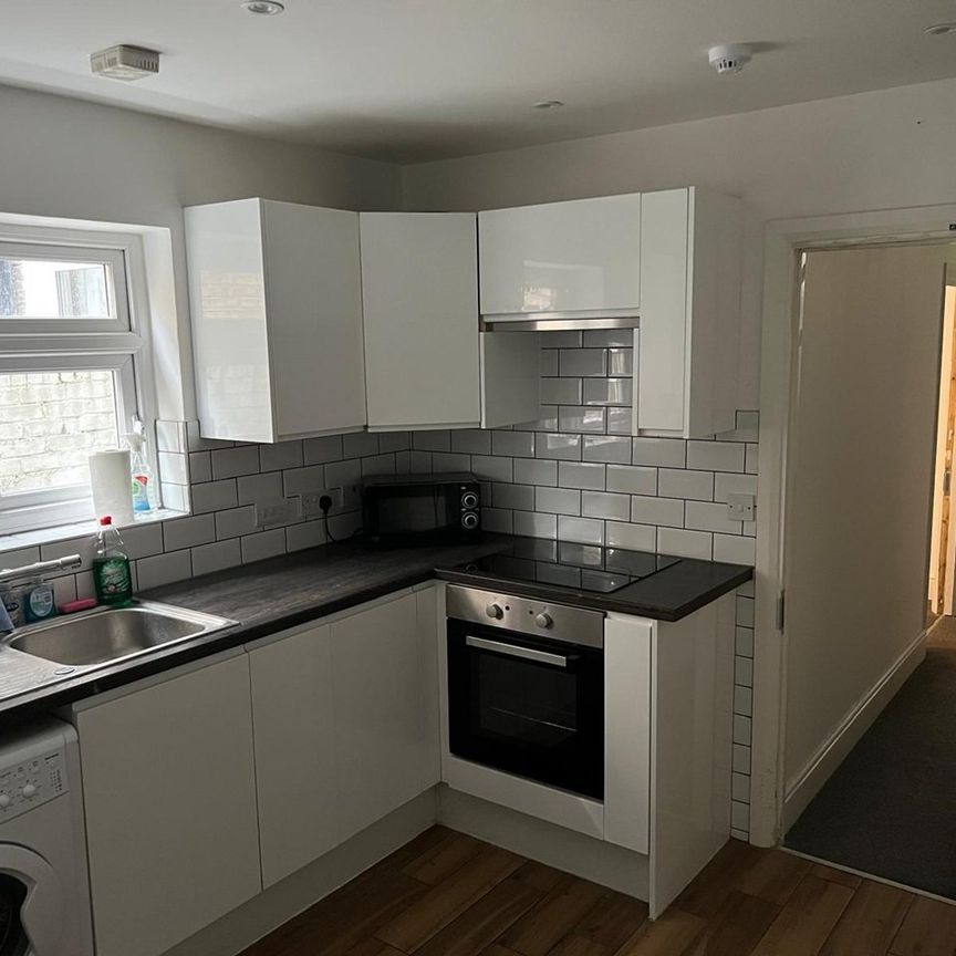 Room in a Shared House, Durban Road, E15 - Photo 1