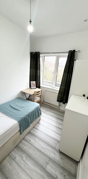 Room in a Shared House, Homefield Road, HA0 - Photo 1