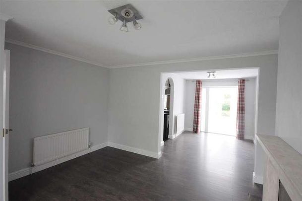 Meadow Glade, Hixon, ST18 - Photo 1