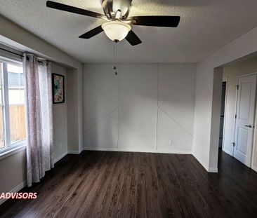 GREAT UPPER 3 BED, 2.5 BATH, 2 STOREY SF HOME WITH A DOUBLE DETACHE... - Photo 4