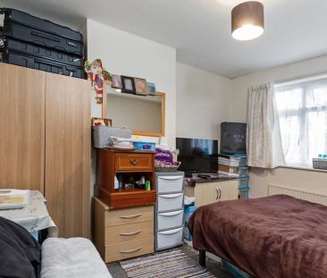Bellamy Drive, Stanmore, HA7 - Photo 3