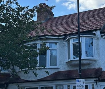 3 Bed Terraced House, Addiscombe Court Road, CR0 - Photo 5