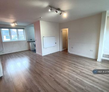 2 bedroom maisonette to rent - Photo 2