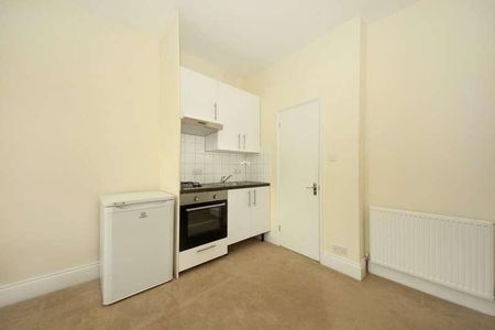 Uxbridge Road, W3 - Photo 5