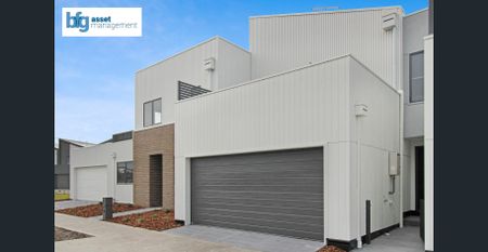 Three Bedroom Townhouse in Quiet Court! - Photo 5