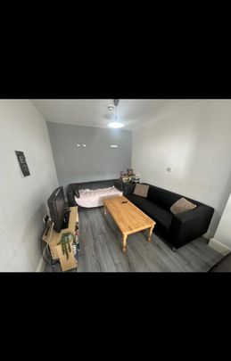 Room in a Shared House, Denison Road, M14 - Photo 1