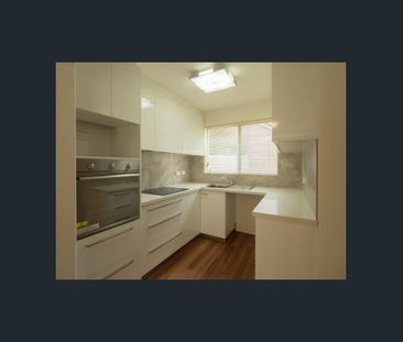 Beautifully Presented 3x1 - Photo 6