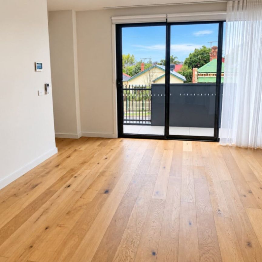 AS NEW ARCHITECTURALLY DESIGNED TOWNHOUSE IN PRIME PRESTON LOCATION - Photo 1