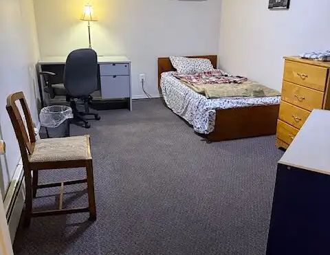 Fairview Clean Quiet Large Room — 1 Bedroom Room For Rent - Photo 1