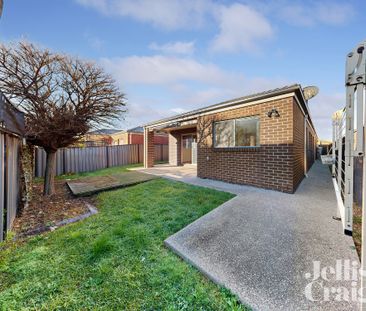 7 Appaloosa Grove, Clyde North VIC 3978 - House For Rent | Domain - Photo 3