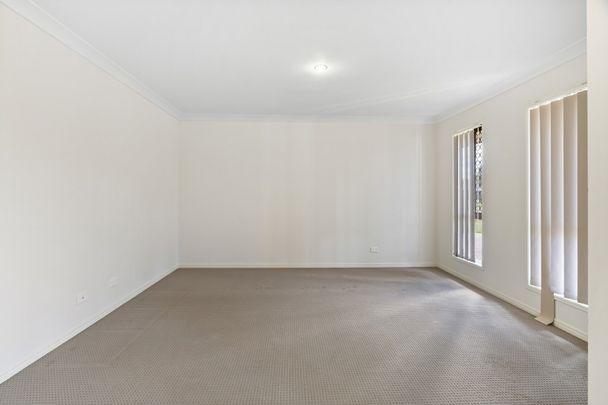 21 Trevean Drive, KLEINTON - Photo 1