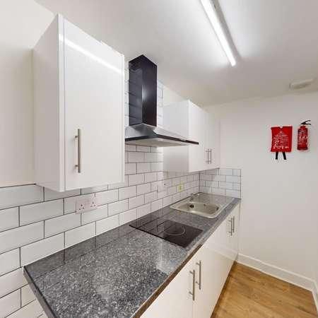 Longcauseway, Farnworth, BL4 - Photo 1