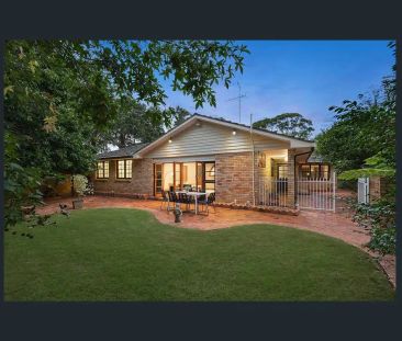 “Elegant Family Retreat in the Heart of Castle Hill !!!!” - Photo 2