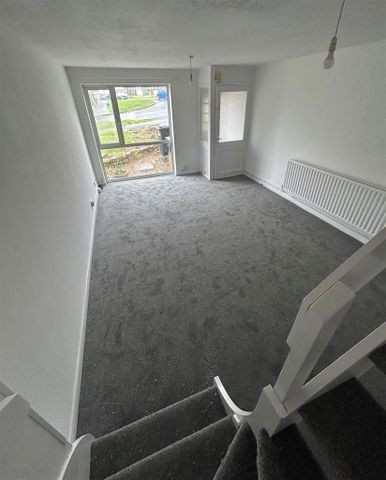 2 bedroom end of terrace house to rent - Photo 2