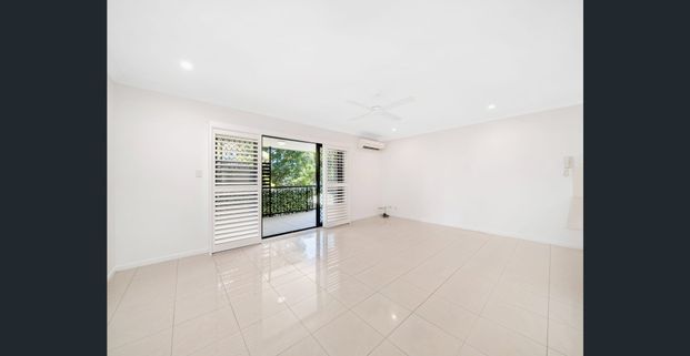 Top-Floor Living in a Boutique Complex – Walk to Scarborough Seaside Village - Photo 1