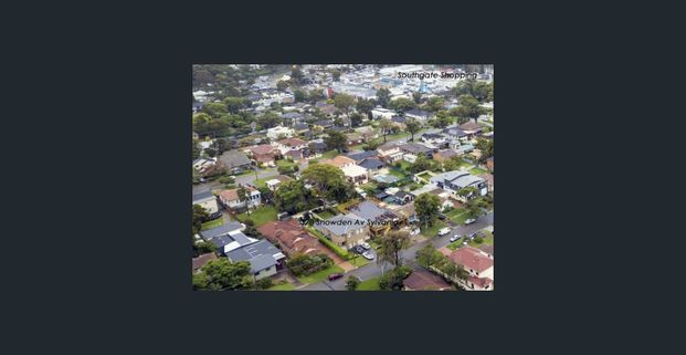 LOW MAINTENANCE 3 BEDROOM FAMILY HOME - Photo 1