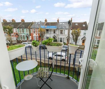 2 bedroom flat to rent - Photo 6