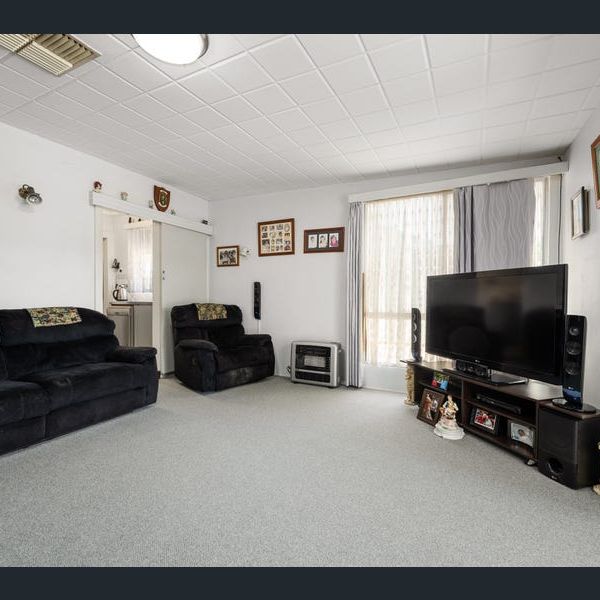 3 Bedroom Home With Large Shedding - Photo 1