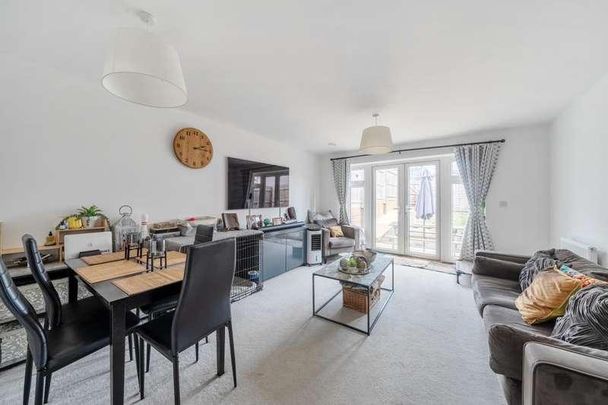 Oak Avenue, Wokingham, RG40 - Photo 1