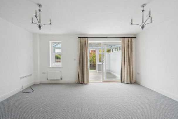 4 bedroom semi-detached house to rent - Photo 1