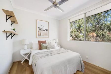 Top-floor apartment with sunny, northern aspect - Photo 2