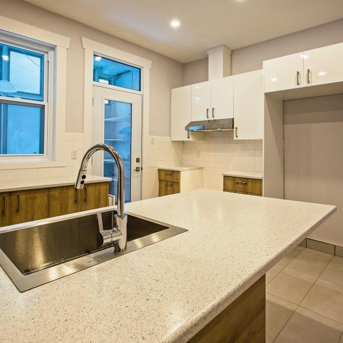 Superbe grand 5 1/2 Petite Patrie,avec 1 stationnement couvert - Photo 1