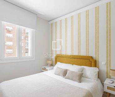 Excellent 3 Bedroom apartment for rent in Fuente del Berro, Madrid - Photo 2
