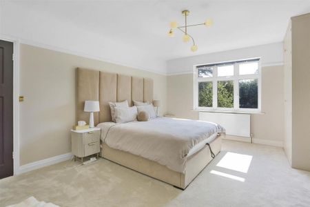 4 bedroom detached house to rent - Photo 3