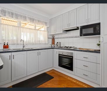 Stylishly Renovated & Ready to Enjoy in South Kalgoorlie - Photo 4