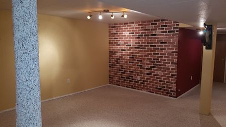 Grosvenor Park - 5 Bedroom/3 Bathroom - 1613 Grosvenor Ave - Photo 4