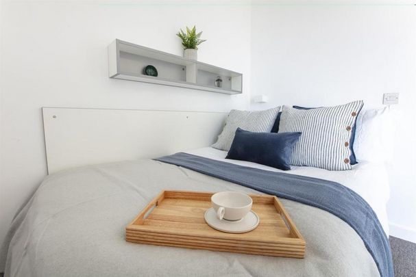 1 bedroom in a flat share to rent - Photo 1