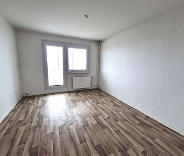 Alles was man braucht - verglaster Balkon, Küche mit Fenster, Wanne - Photo 1