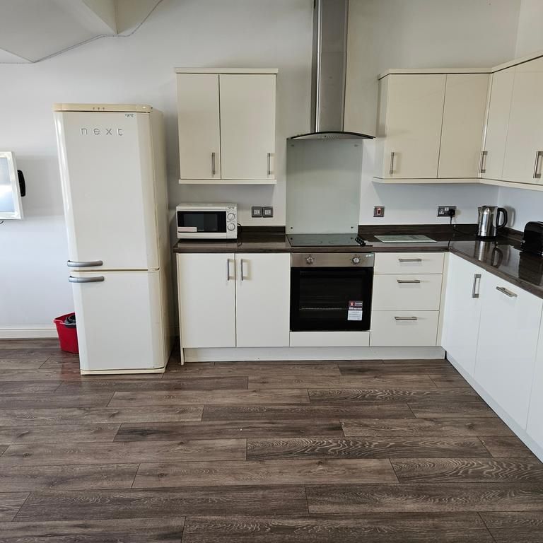 5 bedroom flat to rent - Photo 1