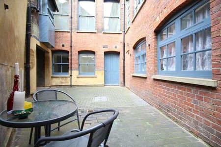 Bute Street - Central Luton - Duplex Split Level One Bed With Courtyard, LU1 - Photo 4