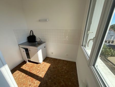 A LOUER - Avenue de Dun - T1 de 30m² avec parking - Photo 3