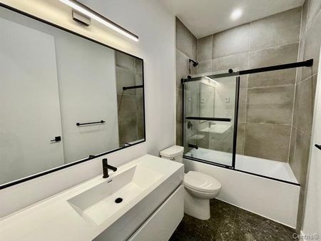 2013 Rue Wellington, #A - Photo 3