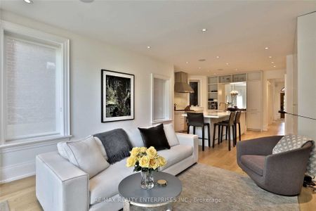 For Lease - 305 Crawford Street, Toronto, Ontario - Photo 2