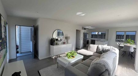 3 Bedroom, 2 Bathroom - New Build Townhouse - Photo 2