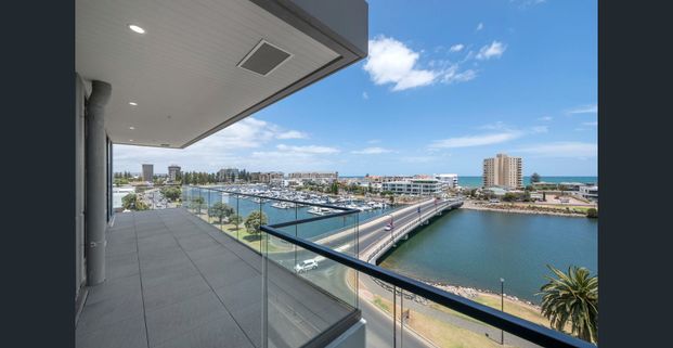 Brand New Three Bedroom Apartment with Breathtaking Views - Photo 1