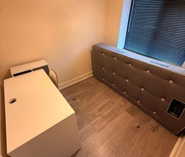 4 Bed Semi-Detached House, The Martyrs Close, CV3 - Photo 2