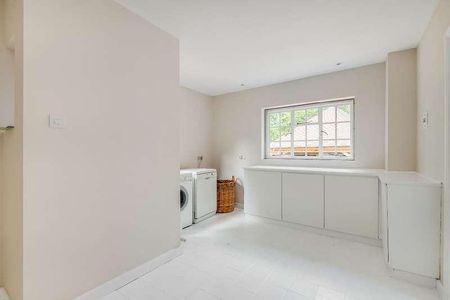 Green Lane, Churt, Farnham, Surrey, GU10 - Photo 2