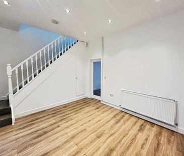 2 bedroom end of terrace house to rent - Photo 2