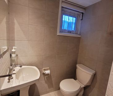 For Lease - 43 Edinburgh Drive, Toronto, Ontario - Photo 4