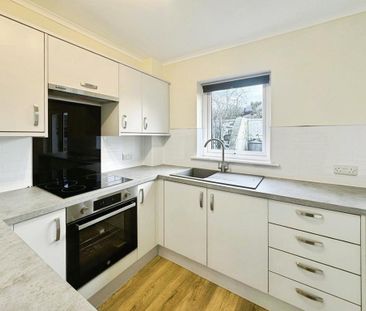 2 bedroom semi-detached house to rent - Photo 4
