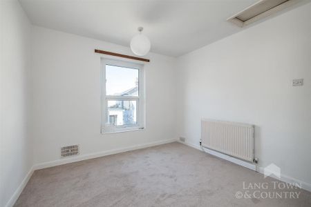 3 bedroom end of terrace house to rent - Photo 3